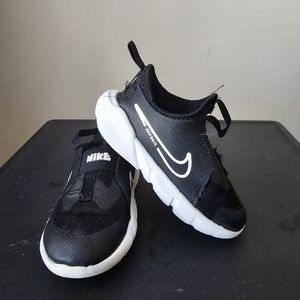 Black and White Nike Easy Slip On Sneakers